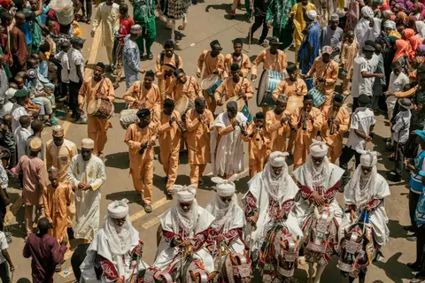 Les danses folkloriques de Madagascar : entre tradition et spectacle